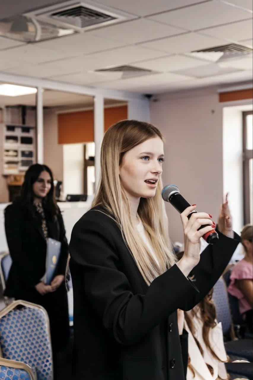 Школа Ломоносовская школа - Москва