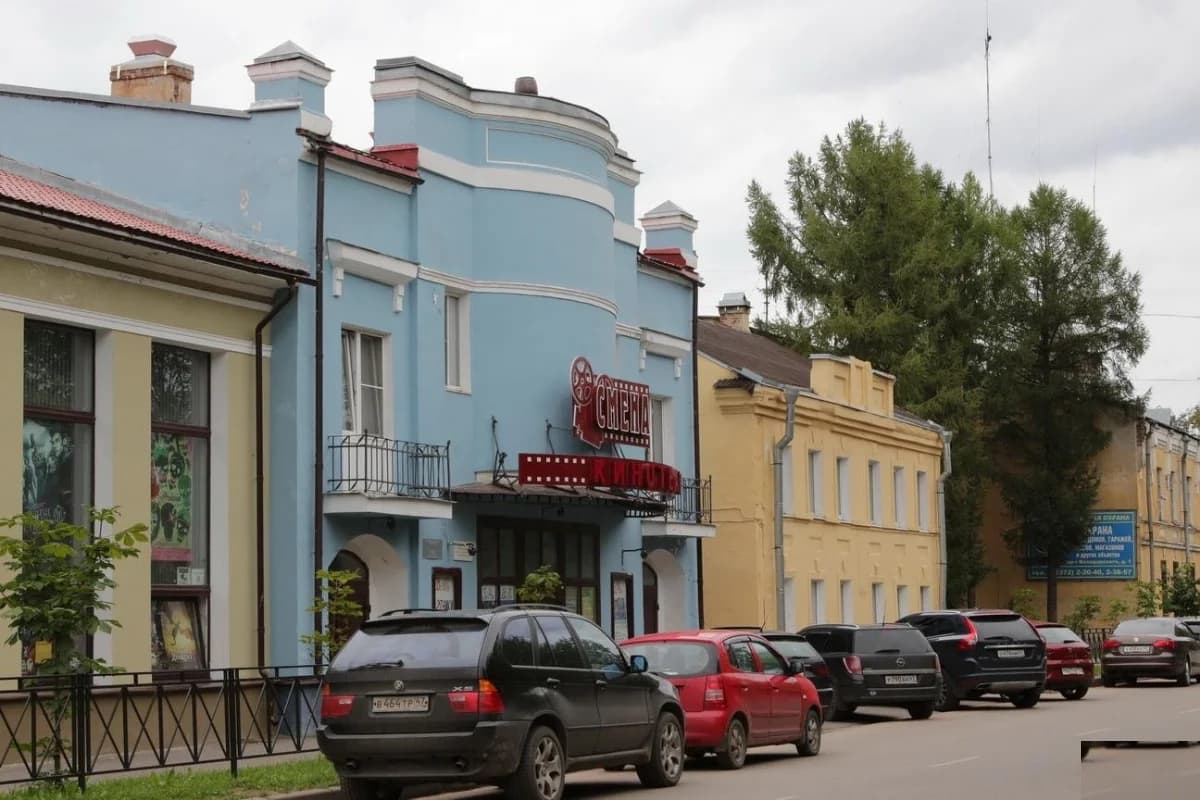 Кинотеатр Лужский киноцентр Смена - Санкт-Петербург